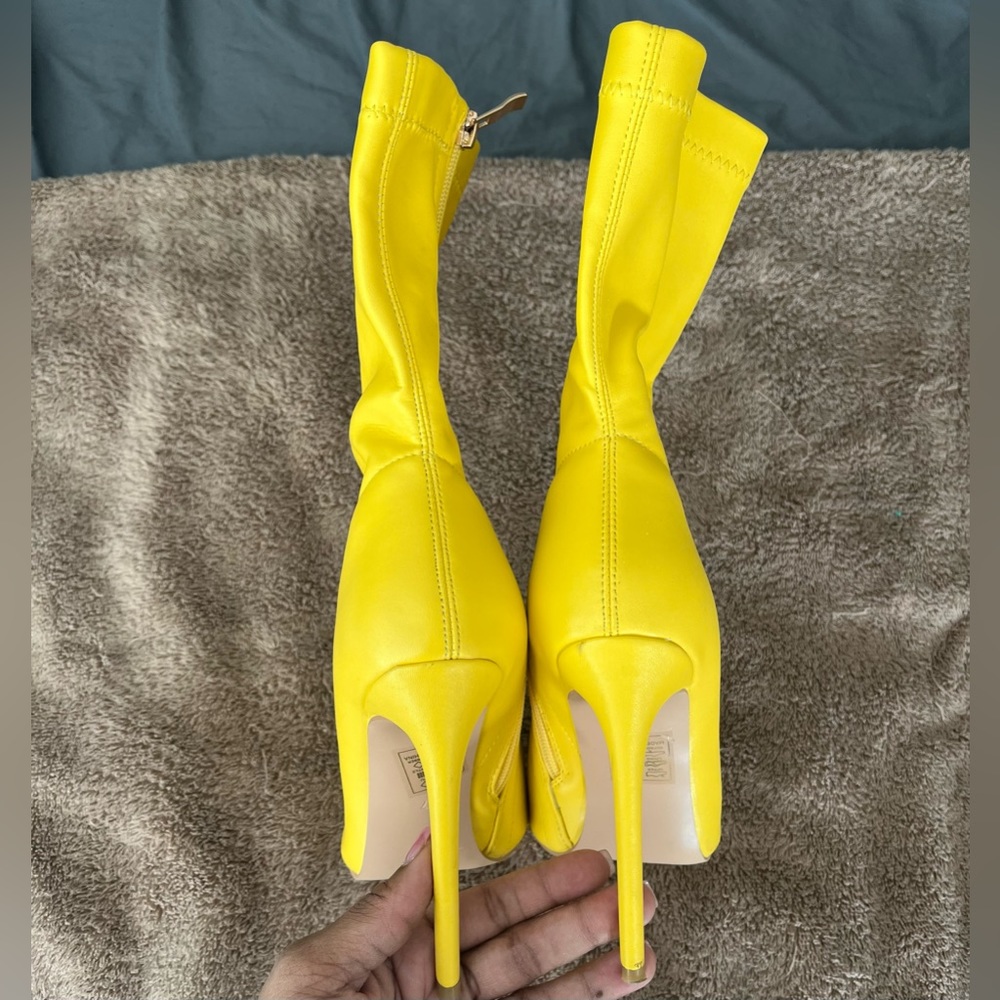 Yellow Diamonds - Picture 2 of 4